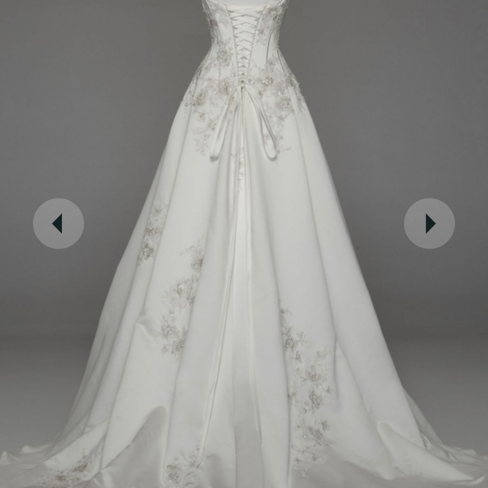Womens size 8 ivory lace applique wedding dress corset back